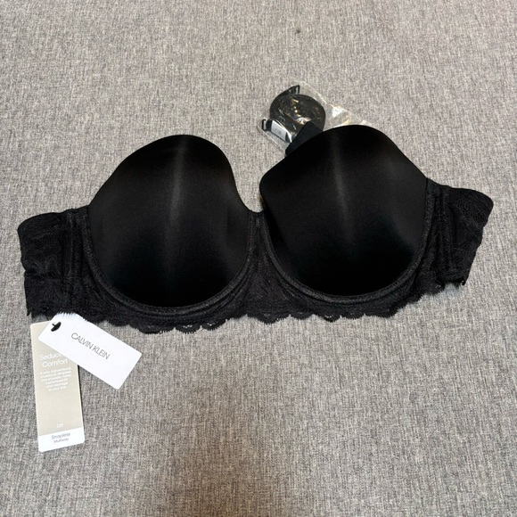 Calvin Klein Women's Seductive Comfort Lift Strapless Multiway Bra - Picture 2 of 7